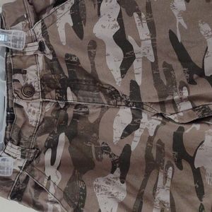 Boys size 6 camo cargo pants
